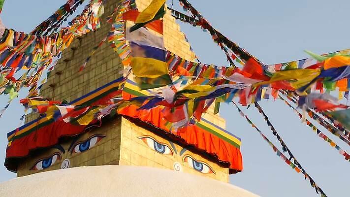 전통 아시아 종교 여행 백그라운드 불교 하늘 바람 사람없음 빨간색 초록색 파란색 노란색 계곡 맑음 축제 흰색 기도 깃발 사찰 영혼 재산 땅 심볼 명상 신성 네팔 수도원 랜드마크 사당 사리탑 순례 숭배 신앙심 옛날 카트만두 히말라야 MOV 해외동영상 클립영상 자연요소 나라 컬러 종교건축 날씨 금융 탑 동영상 파일형식 산맥