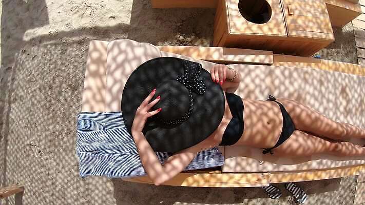 모델 여자 수영복 섬 여행 신체 의자 비즈니스 휴가 비키니 금발 섹시 유행 수영 꿈 비즈니스우먼 화려 고급 우아함 선탠 당구 휴양지 머리장식 해먹 거짓말 이국적 파라다이스 세련 4K MP4 해외동영상 클립영상 헤어스타일 옷 가구 컨셉 사람 장식 구기 장소 침대 수상스포츠 직장인 동영상 파일형식