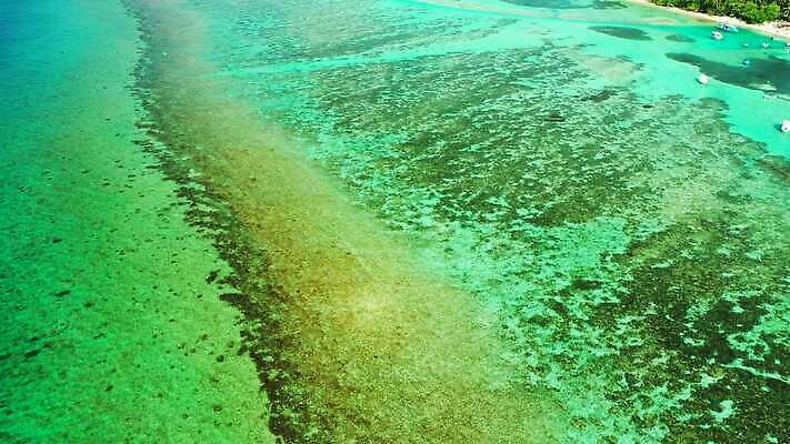 주간 모래 바다 섬 백그라운드 사람없음 기쁨 흰색 크리스탈 휴양지 다이빙 4K MP4 해외동영상 클립영상 자연요소 감정 컬러 수영 장소 광석 동영상 수중스포츠 파일형식