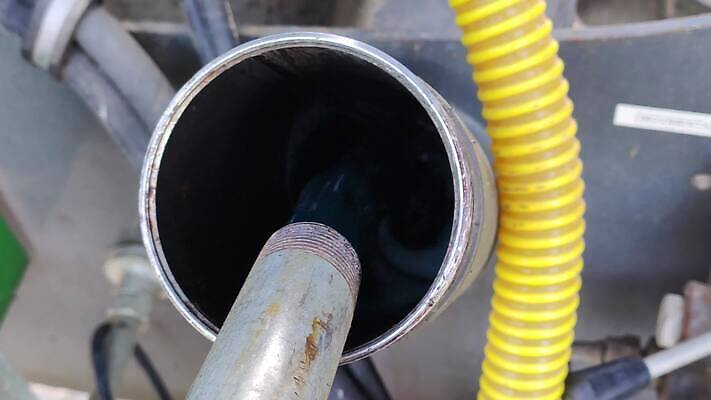 산업 이동 컨셉 부분 교통시설 자동차 새로움 사람없음 빛 금속 힘 기계 운전 발전기 벨트 수리 치아 석유 은색 승차 철 묘사 전염 연료 호스 엔진 정비공 기어 공학 모터 디젤 베어링 압축 자동 철강 세련 4K MOV 해외동영상 클립영상 잡화 교육 육상교통 컬러 교통 모션 재질 발전소 소화기관 기술자 질병 시설 감염 동영상 파일형식