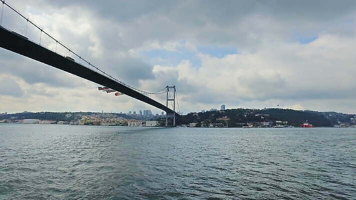 주간 유럽 아시아 컬러 건축양식 통신 주택 이스탄불 항해 풍경 사람없음 물 여름 도시풍경 검은색 도시 역사 중앙 연결 대륙 동쪽 칠면조 소통 보스포루스 수도권 채널 커터 4K 타임랩스 MOV 해외동영상 클립영상 자연요소 계절 건축 나라 컨셉 조류 촬영기법 건물 배 방향 지역 동영상 선박 파일형식 튀르키예