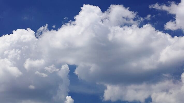 주간 구름 여행 모션 자연 하늘 날씨 열대 풍경 사람없음 야외 파란색 컬러풀 햇빛 태양 환경 맑음 활발 회색 흰색 시골 신선 분위기 솜털 열대기후 웅장함 타임랩스 MOV 해외동영상 클립영상 자연요소 컬러 컨셉 촬영기법 생태계 동영상 파일형식