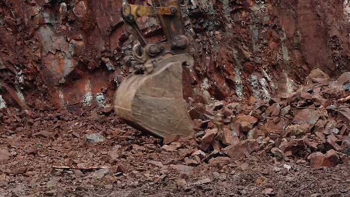 직업 산업 지구 교통시설 모션 산 사람없음 건물 파란색 노란색 힘 기계 흙 장비 바위 업무 작업 큼 땅 불도저 굴착기 삽 발굴 양동이 국자 먼지 트랙터 무거움 공학 개발 땅바닥 땅파기 로딩 채석 4K MOV 해외동영상 클립영상 건축물 교육 컬러 교통 주방용품 바닥 돌_바위 중장비 무게 크기 농기계 시설 특수차량 동영상 파일형식