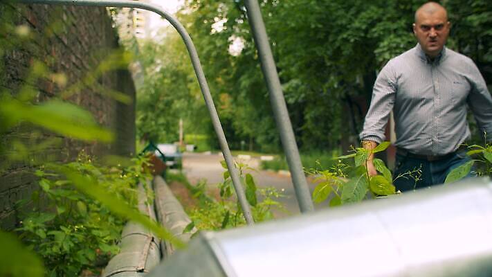 백인 남자 무기 얼굴 이동 한명 사람 힘 분노 잡기 도시 폭력 범죄 위험 공격 무서움 충돌 위협 싸움 나쁜 격파 압력 폭행 호러 4K MOV 해외동영상 클립영상 서양인 1 감정 컨셉 모션 신체부위 사회이슈 공포 동영상 파일형식