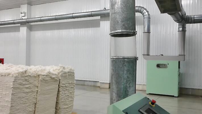 산업 공장 실내 사람없음 초록색 기계 장비 흰색 직물 면 작업실 실 닫기 제조 실크 천 준비 회전 날것 갈기 섬유 기어 방앗간 양모 돌리기 방법 짜기 MP4 해외동영상 클립영상 컬러 공업 모션 내부 동영상 파일형식