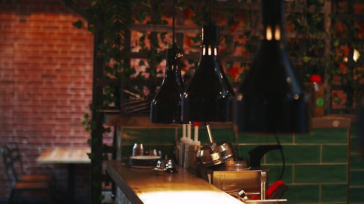 식물 라이프스타일 접시 벽 컨셉 다이어트 유리 탁자 벽돌 전등 영국 잉글랜드 피자 실내 건강 사람없음 목재 물 인테리어 컬러풀 식당 램프 신선 먹기 서비스 그림 런던 4K MOV 해외동영상 클립영상 자연요소 나무 식기 디자인 유럽 컬러 가구 재료 모션 재질 조명 패스트푸드 서양음식 내부 생활 상점 동영상 파일형식