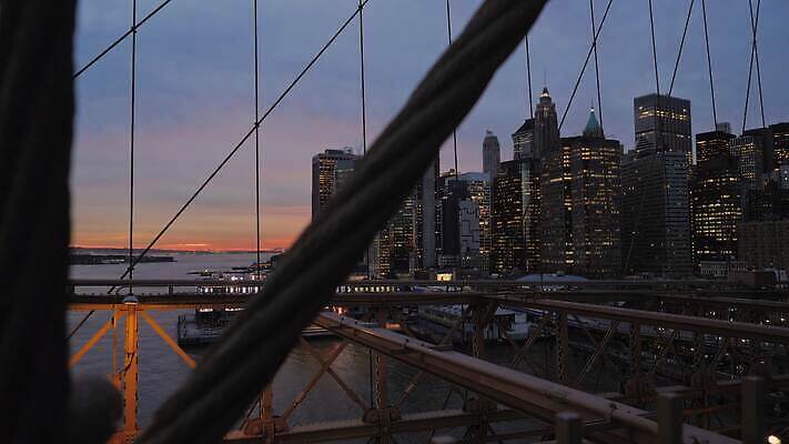 길 건축양식 전등 사람없음 건물 물 금융 빛 강 도시풍경 사무실 탑 고층빌딩 웹 미국 도시 분위기 도심 야간 번개 뉴욕 장면 지역 대도시 동쪽 스카이라인 맨해튼 제국 브루클린 4K MOV 해외동영상 클립영상 자연요소 건축물 건축 컨셉 북아메리카 인터넷 비즈니스 날씨 조명 풍경 빌딩 경제 방향 동영상 파일형식