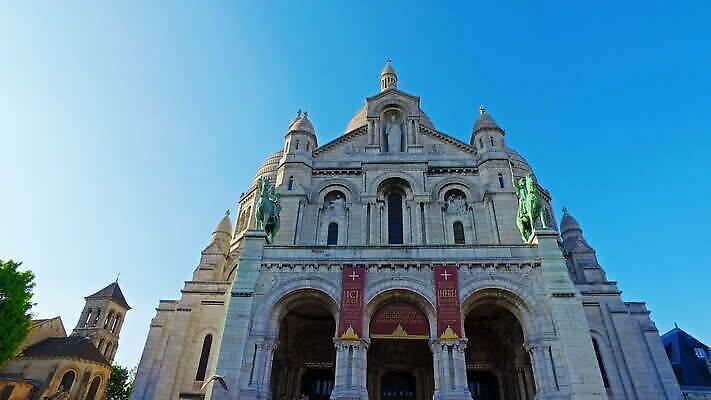 유럽 기독교 종교 문화 여행 십자가 건축양식 하늘 휴가 사람없음 건물 파란색 빛 성당 교회 계단 프랑스 흰색 하트 도시 사찰 역사 심볼 천연기념물 프랑스어 랜드마크 바실리카 수도권 숭배 파리(프랑스) 4K MOV 해외동영상 클립영상 모양 문자 건축물 건축 나라 컬러 종교건축 지역 동영상 파일형식