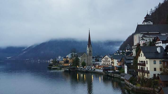 전통 유럽 호수 여행 백그라운드 크리스마스 겨울 건축양식 자연 호텔 휴가 산 주택 풍경 사람없음 야외 건물 물 파란색 강 도시풍경 세계 반사 교회 마을 일출 가을 흰색 도시 점 오스트리아 재산 알프스 타운 동영상 랜드마크 옛날 잘츠부르크 4K 타임랩스 MOV 해외동영상 클립영상 자연요소 건축물 계절 기념일 건축 나라 컬러 종교건축 숙소 촬영기법 금융 노을 생태계 파일형식