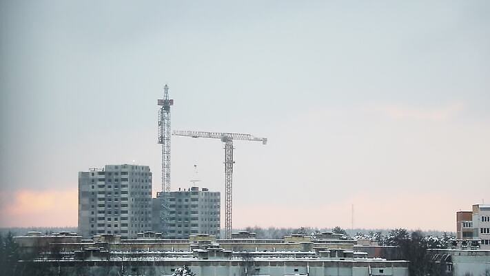 외관 산업 도로 백그라운드 비즈니스 건축양식 하늘 새로움 아파트 주택 안테나 파노라마 사람없음 건물 가로 파란색 도시풍경 교회 탑 고층빌딩 기계 일몰 도시 재산 저녁 큼 척추 기중기 상업 러시아 시멘트 개발 모스크바 진짜 철강 콘크리트 수평선 타임랩스 MOV 해외동영상 클립영상 건축물 건축 유럽 길 컬러 컨셉 통신 종교건축 교통시설 뼈 촬영기법 풍경 빌딩 금융 노을 중장비 야간 크기 동영상 파일형식