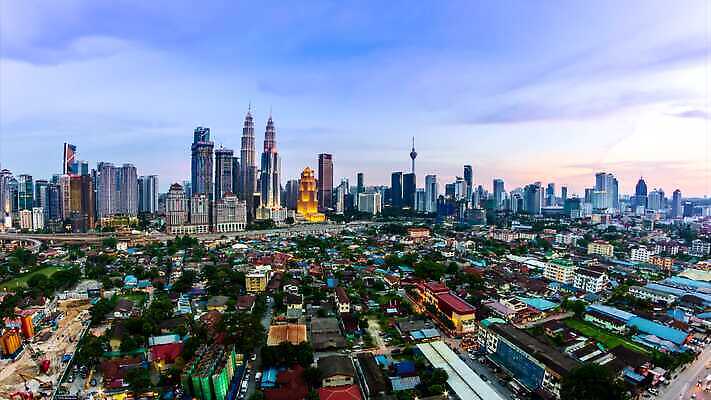 구름 아시아 여행 비즈니스 건축양식 교통시설 자동차 하늘 호텔 안테나 풍경 사람없음 건물 빛 도시풍경 세계 탑 고층빌딩 일몰 놀람 새벽 도시 도심 야간 저녁 교차로 쌍둥이 장면 타운 스카이라인 말레이시아 랜드마크 수도권 인기 4K 타임랩스 MOV 해외동영상 클립영상 자연요소 건축물 건축 감정 나라 길 육상교통 교통 통신 가족 숙소 촬영기법 표정 빌딩 노을 시설 지역 동영상 파일형식