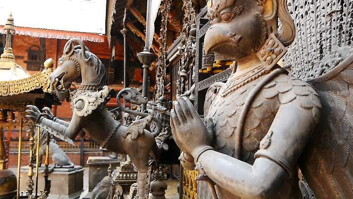 전통 아시아 종교 여행 불교 건축양식 코끼리 미술 동양인 사람없음 장식 조각상 금속 사찰 재산 황금 보호 사자 묘사 신성 네팔 청동 수도원 놋쇠 사당 옛날 카트만두 힌두교 MOV 해외동영상 클립영상 건축 나라 컨셉 포유류 종교건축 재질 문화예술 인종 금융 조형물 동영상 파일형식