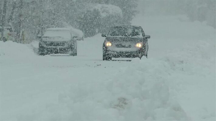 나무 계절 조각 여행 겨울 자동차 자연 바람 날씨 거리 주택 사람없음 야외 냉동 얼음 운전 추위 덮개 흰색 도시 운전사 보행로 위험 지역 폭풍 타운 느림 이웃 눈보라 축적 심각 엘리먼트 폭설 MOV 해외동영상 클립영상 자연요소 식물 직업 길 육상교통 컬러 컨셉 모션 눈_날씨 건물 뚜껑 자연재해 생태계 동영상 파일형식