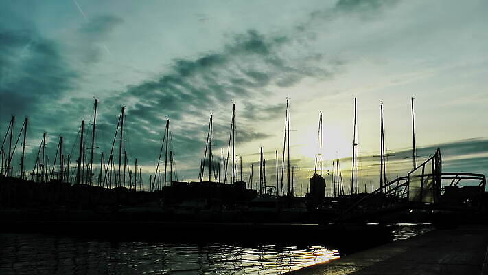 계절 스포츠 바다 컬러 여행 백그라운드 오렌지 자연 하늘 아침 날씨 휴가 취미 사람없음 야외 빨간색 물 빛 햇빛 반사 노란색 평화 일출 계곡 일몰 새벽 황금 야간 저녁 공상 대회 레가타 수평선 MOV 해외동영상 클립영상 주간 자연요소 컨셉 과일 태양 노을 생태계 동영상 파일형식