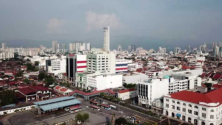 아시아 도로 여행 비즈니스 건축양식 교통시설 거리 버스 동양인 사람없음 야외 건물 파란색 도시 발표 역 사인 일반 길가 통근 4K MOV 해외동영상 클립영상 건축물 건축 나라 길 육상교통 컬러 교통 대중교통 인종 시설 출근 동영상 파일형식