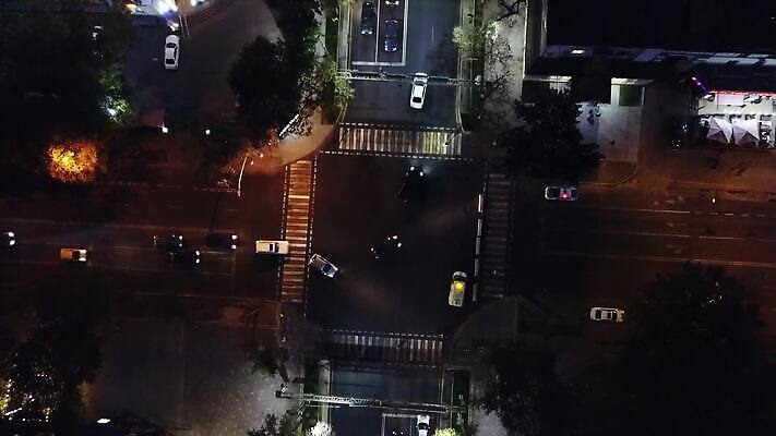 아시아 도로 여행 비즈니스 건축양식 교통시설 자동차 조류 하늘 새로움 거리 안테나 사람없음 건물 빛 도시풍경 운전 도시 도심 정상 야간 교차로 속도 타운 스카이라인 항공촬영 드론 모스크바 방법 카자흐스탄 통근 타임랩스 알마티 MP4 해외동영상 사도궁 클립영상 자연요소 동물 건축물 건축 나라 길 육상교통 뷰포인트 교통 컨셉 통신 모션 촬영기법 풍경 궁전 시설 출근 러시아 동영상 바티칸 파일형식