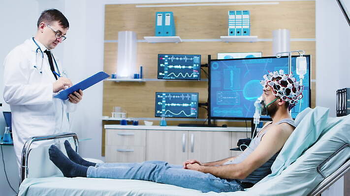 과학 생각 미래 건강 병원 실험 스터디 컴퓨터 약 머리 스크린 모니터 헤드폰 자료 장비 환자 의사 정보 마음 센터 실험실 질병 과학자 뇌 시설 서류판 스캐너 4K MOV 해외동영상 클립영상 직업 음향기기 컨셉 의학 신체부위 전자제품 학습 사무용품 의료진 동영상 학자 파일형식