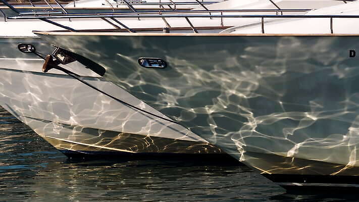 디자인 실루엣 바다 여행 백그라운드 요트 자연 하늘 표면 추상 바닥 항해 미술 사람없음 물 여름 파란색 빛 컬러풀 반사 평화 우주 맑음 거울 흰색 만 투명 보트 고급 매끈함 아래 함선 노려봄 강렬 나루 4K MOV 해외동영상 클립영상 자연요소 계절 컬러 컨셉 무늬 배_교통 날씨 문화예술 촬영기법 표정 감각 방향 생태계 위치 동영상 파일형식