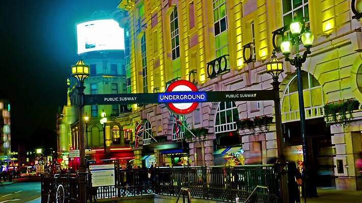 도로 육상교통 포즈 가로등 모션 영국 잉글랜드 버스 풍경 사람없음 시간 고속도로 횡단보도 야간 서커스 사인 속도 런던 정사각형 택시 장노출 시티라이프 형광등 빛망울 랜드마크 명승지 블러 블러효과 타임랩스 MOV 해외동영상 클립영상 자연요소 도형 라이프스타일 공공시설 유럽 길 교통수단 교통시설 승용차 자동차 전등 대중교통 촬영기법 빛 보행로 동영상 파일형식 효과