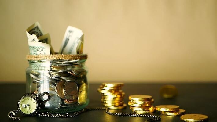 손 시계 백그라운드 컨셉 돈 비즈니스 성공 사람없음 금융 빛 쌓기 탑 금속 동전 자료 거래 저축 성장 흰색 기둥 시간 변화 시장 재산 황금 정상 주식 상패 심볼 손목시계 카지노 투자 보물 빚 고립 서류판 센트 자금 줄서기 MOV 해외동영상 클립영상 건축물 건축 컬러 장신구 모션 재질 신체부위 경제 사무용품 도박 상_우승 동영상 파일형식