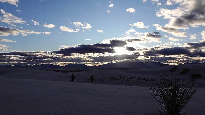 식물 공원 모래 조각 여행 가이드 자연 하늘 새로움 건조 풍경 사람없음 파란색 모래사장 미국 일몰 사막 흰색 역사 모래언덕 언덕 질감 치와와 기념물 천연기념물 내추럴 뉴멕시코 잔물결 전국 지질학 4K MP4 해외동영상 클립영상 직업 공공시설 교육 물결 바다 컬러 컨셉 북아메리카 노을 개 생태계 동영상 파일형식