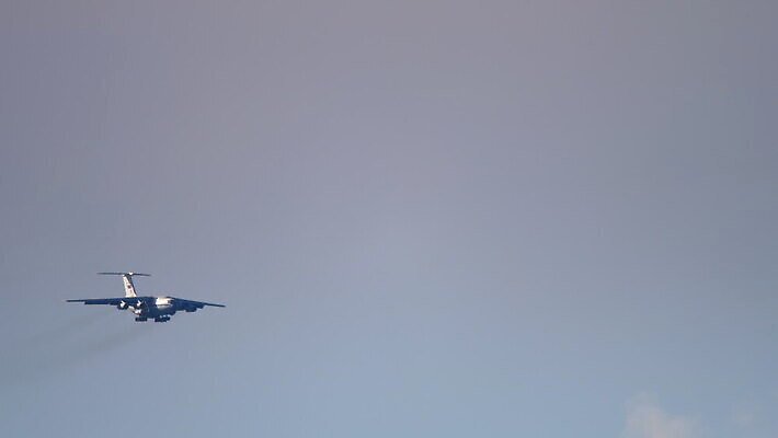 날개 비즈니스 교통시설 하늘 비행기 사람없음 화물 공항 항공 제트기 엔진 대패 러시아인 시베리아 착륙 접근 4K MOV 해외동영상 클립영상 서양인 교통 항공교통 대중교통 운송업 시설 동영상 파일형식