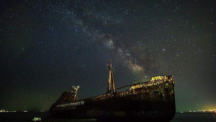나무 실루엣 별 과학 백그라운드 자국 모션 추상 사람없음 야외 가로 파란색 빛 우주 검은색 어둠 별자리 산책로 시간 원형 분위기 야간 저녁 북극 은하계 점성술 천문학 북쪽 성운 방법 4K 타임랩스 MP4 해외동영상 클립영상 자연요소 도형 식물 교육 길 컬러 컨셉 무늬 촬영기법 극지방 방향 동영상 파일형식