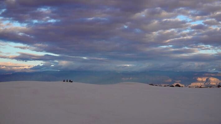 식물 공원 모래 파도 조각 여행 패턴 곡선 자연 하늘 새로움 건조 사람없음 파란색 모래사장 일출 미국 일몰 사막 흰색 황무지 모래언덕 언덕 질감 가뭄 기념물 천연기념물 내추럴 뉴멕시코 잔물결 전국 지질학 4K MP4 해외동영상 클립영상 공공시설 교육 물결 선 바다 컬러 컨셉 북아메리카 무늬 날씨 노을 생태계 동영상 파일형식
