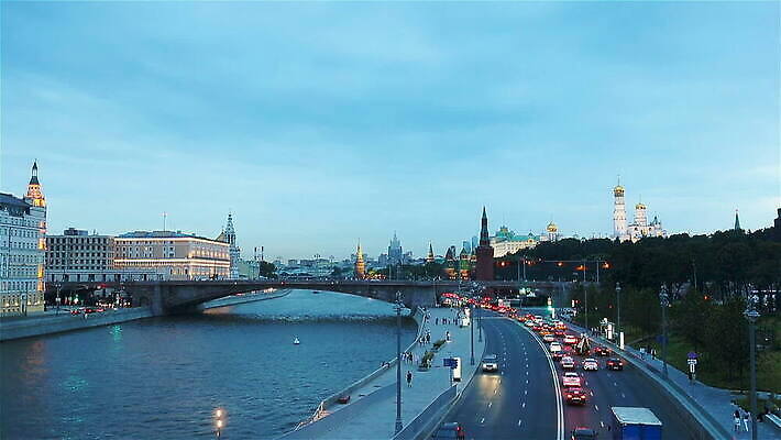 도로 여행 가로등 건축양식 자동차 하늘 거리 풍경 사람없음 건물 물 여름 빛 강 도시풍경 성당 교회 탑 일몰 새벽 도시 역사 도심 야간 저녁 러시아 타운 스카이라인 랜드마크 러시아인 모스크바 수도권 크렘린궁전 MOV 해외동영상 클립영상 자연요소 서양인 건축물 계절 공공시설 건축 유럽 길 육상교통 종교건축 교통시설 노을 궁전 지역 동영상 크렘린 파일형식