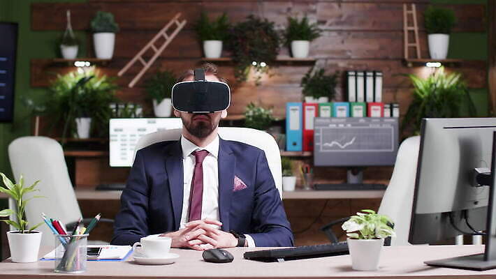 직업 손 디자인 응시 남자 안경 컨셉 인터넷 비즈니스 사업가 미래 노동자 고글 수염 기술 사람 성인 컴퓨터 사무실 3D 디지털 헤드폰 장비 작업 비즈니스맨 사이버 경영자 동영상 혁명 웨어러블 가상 가상현실 현실 4K MOV 해외동영상 클립영상 시선 잡화 음향기기 신체부위 전자제품 직장인 디지털합성 리더 파일형식