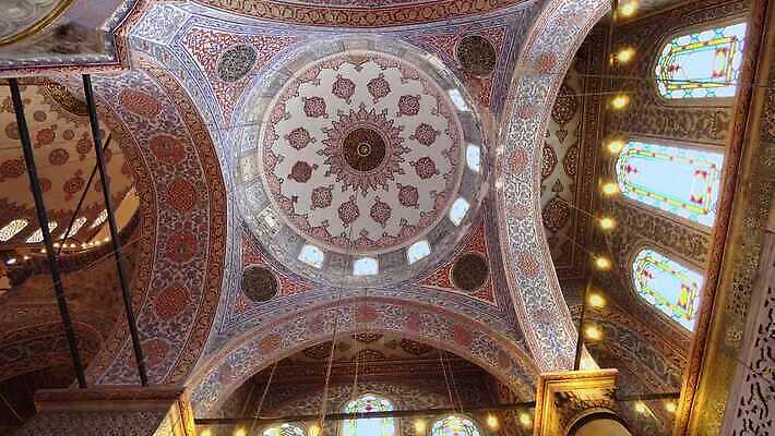 디자인 아시아 종교 문화 여행 백그라운드 패턴 건축양식 이스탄불 실내 미술 사람없음 내부 건물 장식 파란색 기둥 사찰 화려 역사 재산 이슬람교 천장 그림 아치 모스크 샹들리에 모자이크 칠면조 랜드마크 아랍어 옛날 4K MP4 튀르키예 해외동영상 클립영상 건축물 건축 나라 컬러 컨셉 무늬 종교건축 조류 문화예술 조명 금융 동영상 파일형식