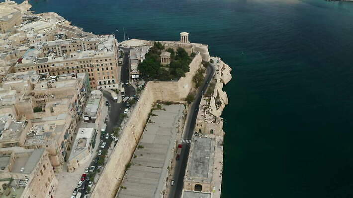유럽 바다 섬 여행 건축양식 하늘 안테나 파노라마 풍경 사람없음 건물 빨간색 초록색 갈색 성당 교회 탑 도시 사찰 지중해 스카이라인 항공촬영 몰타섬 수도권 옛날 웅장함 조감도 4K 설정숏 MOV 해외동영상 클립영상 건축물 건축 나라 뷰포인트 컬러 통신 종교건축 촬영기법 지역 몰타 동영상 파일형식