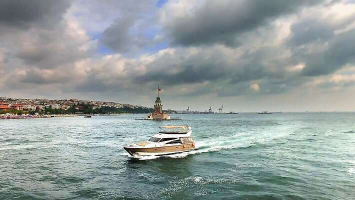 구름 외관 유럽 아시아 문화 바다 여행 건축양식 교통시설 하늘 이스탄불 풍경 사람없음 건물 파란색 관광지 도시풍경 탑 황혼 골동품 깃발 도시 보트 역사 모스크 승객 칠면조 랜드마크 명승지 보스포루스 비잔틴 옛날 4K MP4 튀르키예 해외동영상 클립영상 자연요소 건축물 건축 나라 컬러 교통 조류 일몰 배 이슬람교 시설 동영상 제국 선박 파일형식