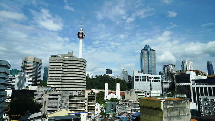 외관 아시아 여행 비즈니스 건축양식 하늘 거리 파노라마 동양인 풍경 사람없음 건물 금융 파란색 도시풍경 사무실 탑 고층빌딩 도시 센터 도심 저녁 큼 쌍둥이 상업 장면 지역 타운 스카이라인 말레이시아 랜드마크 수도권 MOV 해외동영상 클립영상 건축물 건축 나라 컬러 가족 촬영기법 인종 빌딩 경제 야간 크기 동영상 파일형식