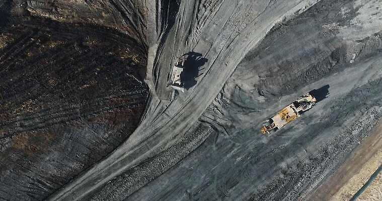산업 포장 부동산 추상 안테나 사람없음 건물 건설현장 트럭 땅 머리위 먼지 항공촬영 개발 채점 4K MP4 해외동영상 클립영상 건축물 뷰포인트 무늬 통신 자동차 건설업 재산 성적 동영상 파일형식