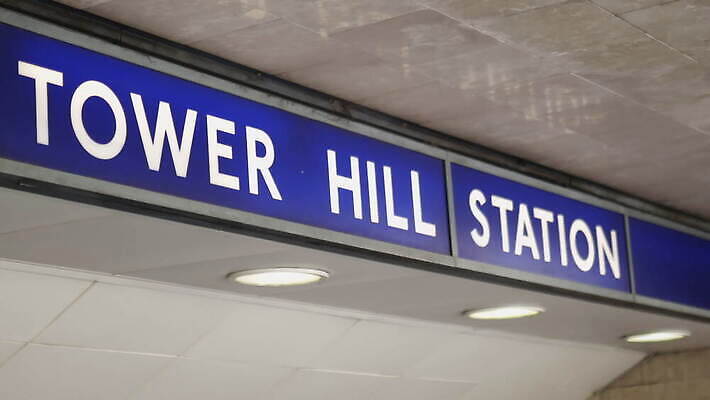 영어 유럽 문화 섬 여행 비즈니스 건축양식 하늘 영국 잉글랜드 거리 파노라마 풍경 사람없음 건물 물 단어 강 도시풍경 갈색 바위 도시 편지 런던 타운 랜드마크 명패 수도권 템스강 레터링 4K MOV 해외동영상 클립영상 자연요소 문자 건축물 건축 나라 컬러 촬영기법 돌_바위 지역 동영상 파일형식