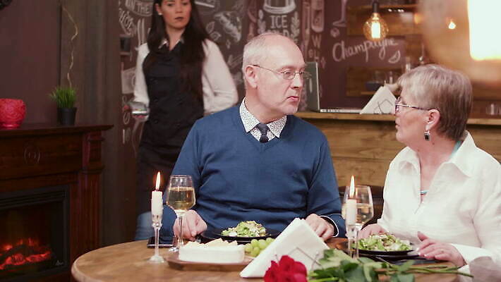 남자 이동 돈 비즈니스 통신 모바일 세포 관리 사람 사람없음 금융 스마트폰 핸드폰 상점 디지털 기계 신용카드 지갑 구매 계산대 무선전화기 고객 스마트 서비스 전자 결제 소매 계산원 옛날 체크아웃 터미널 4K MOV 해외동영상 클립영상 직업 컨셉 경제 전자제품 스마트기기 쇼핑 재산 전화기 동영상 파일형식