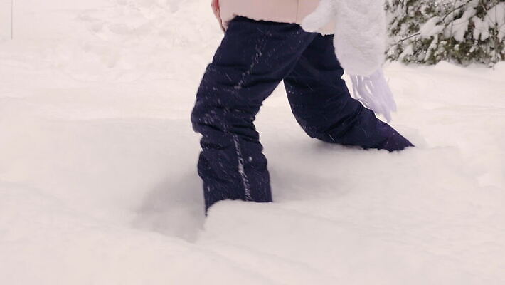 나무 백인 딸 어린이 여행 겨울 장난 가족 휴가 산 안내 목재 옆모습 10대 목도리 산책 하이킹 추위 흰색 소나무 닫기 떨어짐 숲 12월 북쪽 삼림지대 제설기 폭설 MOV 해외동영상 슬로모션 클립영상 서양인 식물 잡화 계절 뷰포인트 컬러 컨셉 재료 관계 모션 청소년 레저 휴식 눈_날씨 촬영기법 사람 날짜 자연재해 방향 동영상 제설 파일형식