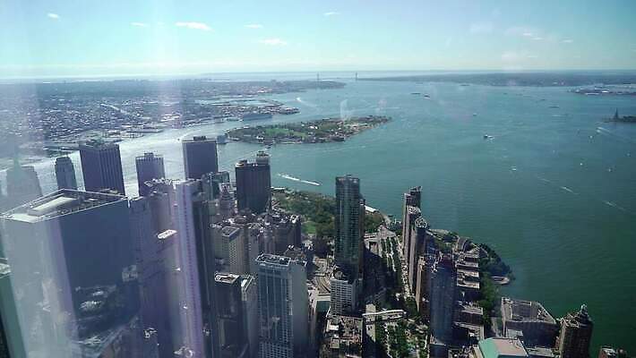 도로 여행 비즈니스 건축양식 하늘 새로움 거리 안테나 파노라마 풍경 사람없음 건물 금융 파란색 강 도시풍경 사무실 탑 항구 고층빌딩 미국 도시 도심 정상 뉴욕 택시 지역 방문 대도시 맨해튼 랜드마크 허드슨강 브루클린 4K MOV 해외동영상 클립영상 건축물 건축 길 컬러 컨셉 북아메리카 통신 교통시설 승용차 자동차 촬영기법 빌딩 경제 동영상 파일형식