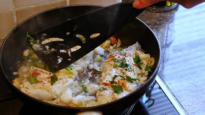 접시 음식 바다 조각 다이어트 재료 자연 건강 육류 어류 요리 사람없음 주방 식사 흰색 신선 맛 자르기 레몬 허브 해산물 크림 준비 날것 소금 내추럴 생식 오메가 맛있는 4K MP4 해외동영상 클립영상 식물 식기 컬러 컨셉 과일 식재료 모션 수중동물 생태계 동영상 파일형식