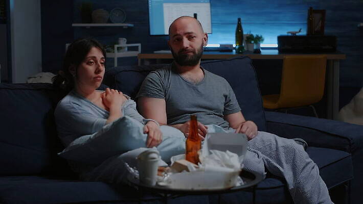 커플 감정 스트레스 건강 피곤 성인 외침 고통 슬픔 표현 체험 좌절 고독 눈물 걱정 불행 문제 긴장 우울증 자살 적자 피해자 혼자 정신건강 4K MOV 해외동영상 클립영상 컨셉 관계 사람 소리 피해 질병 동영상 파일형식