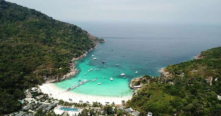 나무 아시아 모래 바다 섬 여행 태국 자연 하늘 휴가 열대 안테나 손바닥 사람없음 초록색 물 파란색 여행객 맑음 흰색 보트 정상 석호 항공촬영 드론 안다만 이국적 터키석 파라다이스 푸켓 4K MP4 해외동영상 클립영상 자연요소 식물 손 나라 뷰포인트 컬러 배_교통 통신 날씨 사람 보석 생태계 동영상 파일형식