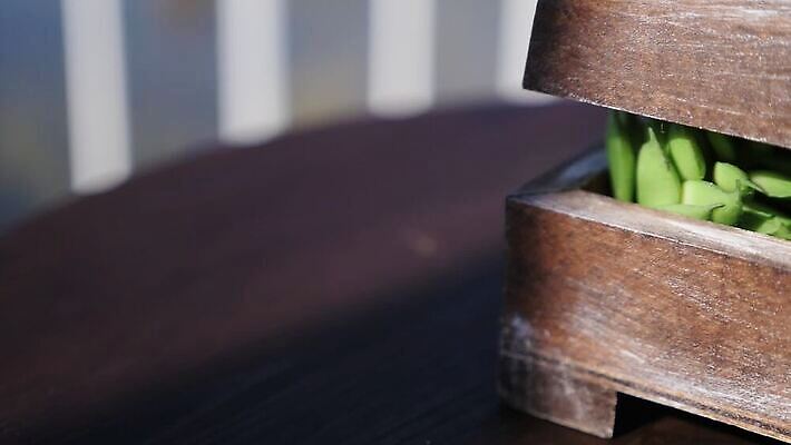 나무 라이프스타일 디자인 커플 꽃 행복 결혼 2 결혼식 휴가 함께함 선물 사랑 사람없음 장식 초록색 빛 상자 반사 유행 금속 검은색 흰색 축하 반지 바 원형 황금 은색 보석 심볼 오브젝트 사인 참여 MP4 해외동영상 클립영상 도형 식물 감정 컬러 컨셉 장신구 관계 재질 이벤트 생활 광석 동영상 파일형식