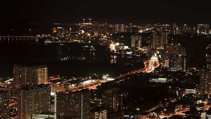 아시아 도로 길 여행 이동 건축양식 교통시설 자국 모션 자동차 하늘 전등 거리 안테나 파노라마 사람없음 건물 빛 도시풍경 탑 운전 도시 고속도로 야간 속도 장면 타운 스카이라인 4K 타임랩스 페낭 MP4 해외동영상 클립영상 자연요소 건축물 건축 나라 육상교통 교통 컨셉 통신 조명 촬영기법 풍경 시설 동영상 말레이시아 파일형식