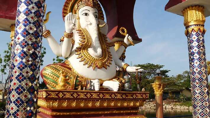 전통 외관 종교 문화 조각 백그라운드 건축양식 하늘 성공 코끼리 미술 동양인 사람없음 야외 건물 장식 가로 조각상 축제 화목 골동품 전원 사찰 영혼 재산 인도인 심볼 사인 신성 귀족 랜드마크 보호구역 사당 숭배 힌두교 4K MP4 해외동영상 클립영상 외국인 건축물 건축 컨셉 포유류 종교건축 문화예술 인종 금융 조형물 전기에너지 동영상 구역 파일형식