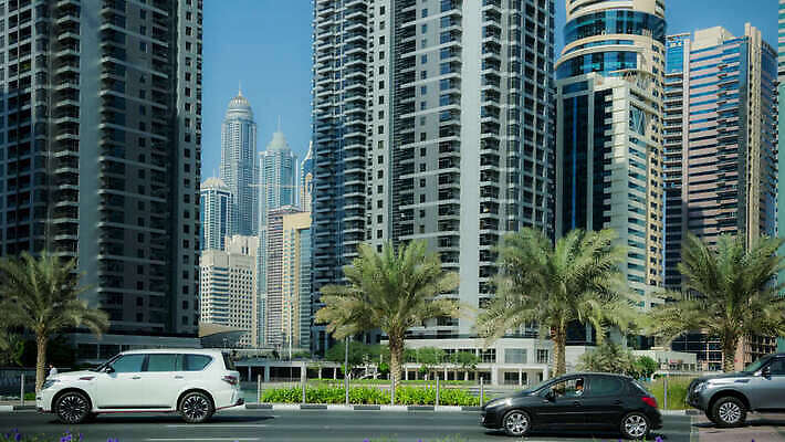 나무 여행 비즈니스 건축양식 모션 자동차 하늘 거리 사람없음 야외 건물 사무실 태양 탑 도시 시간 뜨거움 고속도로 도심 큼 교차로 속도 바쁨 서명 유아독존 4K 타임랩스 MOV 해외동영상 클립영상 자연요소 식물 건축물 건축 도로 길 육상교통 촬영기법 크기 동영상 파일형식