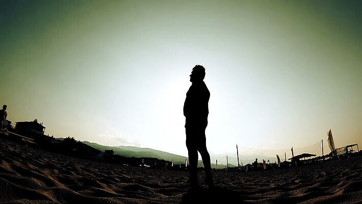 백인 라이프스타일 남자 실루엣 모래 스포츠 바다 백그라운드 공 모션 자연 놀이 하늘 휴가 건강 사람 풍경 성인 야외 물 여름 파란색 햇빛 태양 반사 일출 테니스 게임 라켓 스쿼시라켓 스쿼시 플레이어 MOV 해외동영상 슬로모션 클립영상 자연요소 서양인 계절 스포츠용품 컬러 촬영기법 생활 구기 노을 생태계 동영상 파일형식