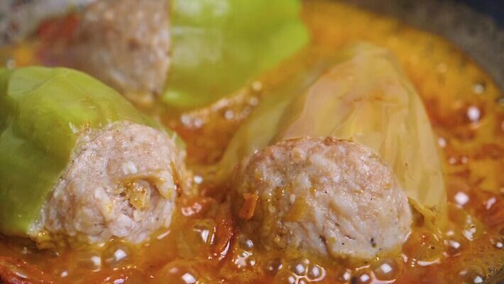 음식 백그라운드 다이어트 채소 모션 고추 밥 파프리카 건강 요리 사람없음 주방 식사 튀김 종 시골 프라이팬 맛 수증기 굽기 지중해 허브 가득함 준비 후추 토마토소스 건강식 폭식 불가리아 스터핑 핸드메이드 비건 MOV 해외동영상 슬로모션 클립영상 식물 바다 컨셉 주방용품 촬영기법 소스_음식 구이 향신료 동영상 채식주의자 파일형식 남유럽