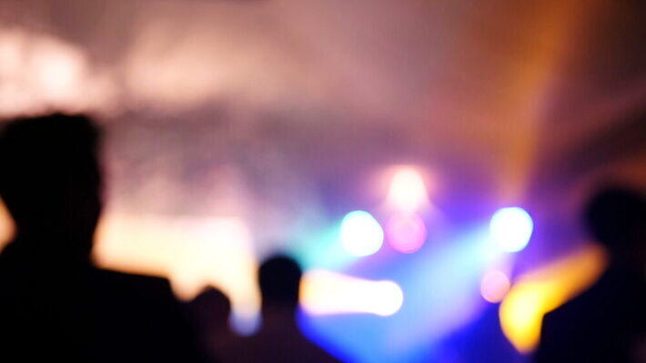 라이프스타일 행복 실루엣 문화 음료 음악 백그라운드 모션 추상 휴식 기념 주류 매달리기 그림자 사람 사람없음 10대 친구 빛 컬러풀 파티 유행 축제 우정 무대 춤 도시 악단 그룹 야간 DJ 클럽 디스코 스포트라이트 느림 블러 힙스터 유흥 4K MOV 해외동영상 클립영상 자연요소 패션 감정 컬러 컨셉 무늬 관계 청소년 문화예술 촬영기법 이벤트 생활 동영상 파일형식