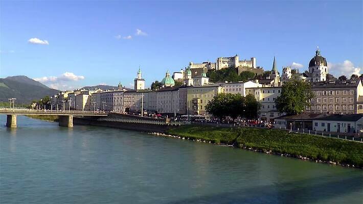 유럽 파노라마 사람없음 도시풍경 성당 도시 중세 오스트리아 언덕 스카이라인 구시가지 잘츠부르크 MP4 해외동영상 클립영상 나라 종교건축 촬영기법 풍경 역사 동영상 파일형식